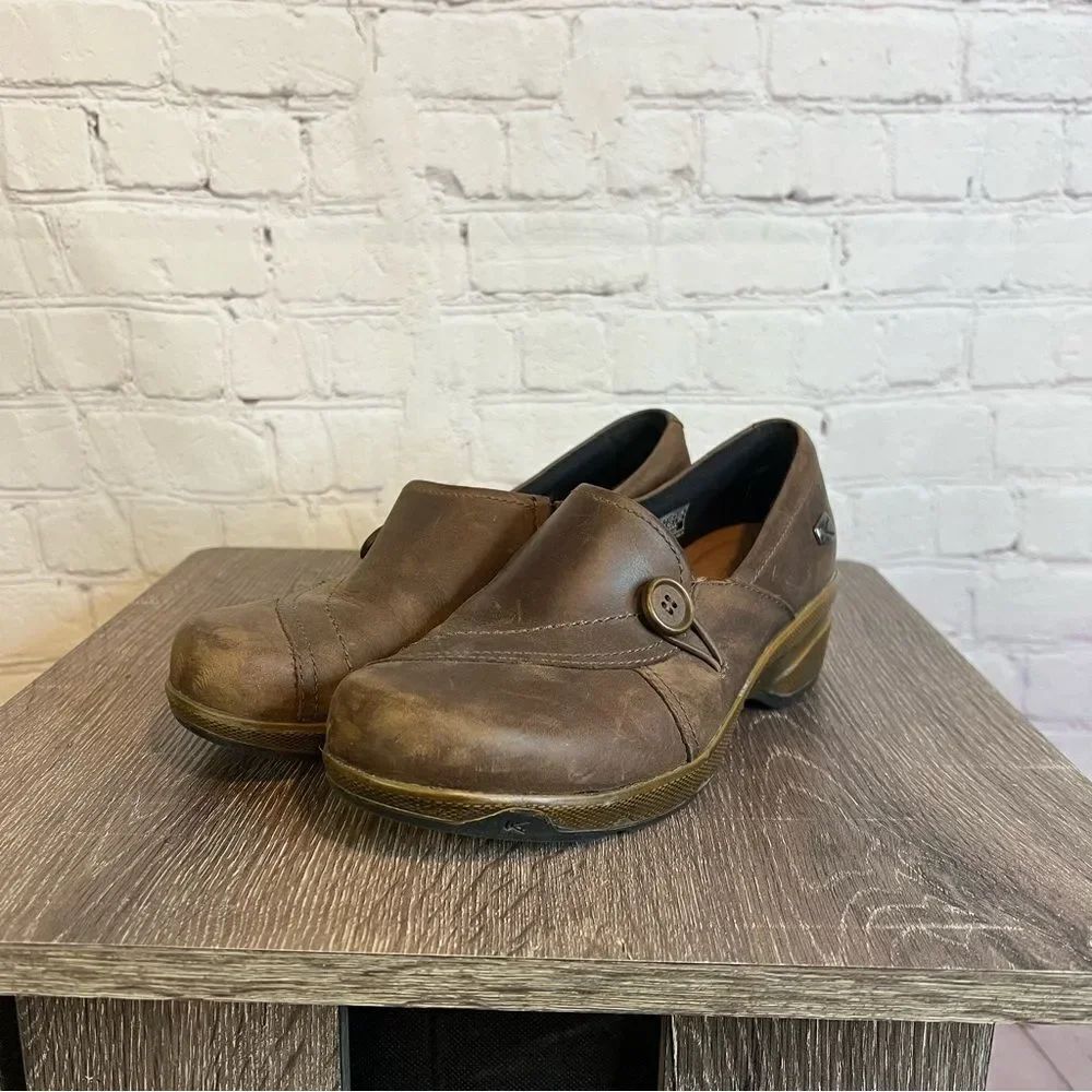 Keen Mora Button Brown Leather Casual Slip on Shoes  size 7